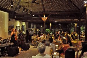 jazz-coffee-shop-viata-de-noapte-in-Maldive
